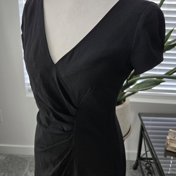 Banana Republic Basic Black Shirred Side Dress. Side zipper. Size 2. Good p - Picture 2 of 7
